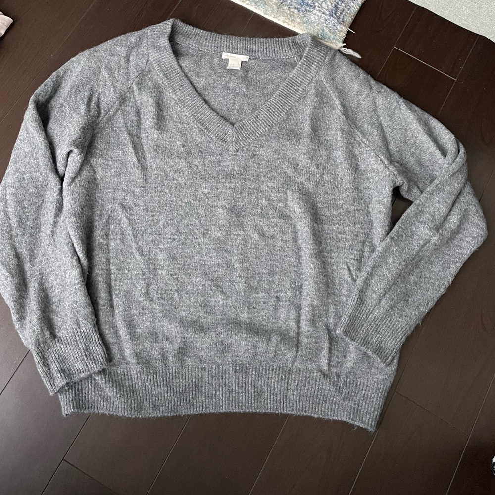 H&M Gray Women's V Neck Sweater
